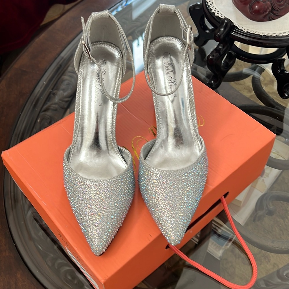 Bella Hanna silver heels new in box